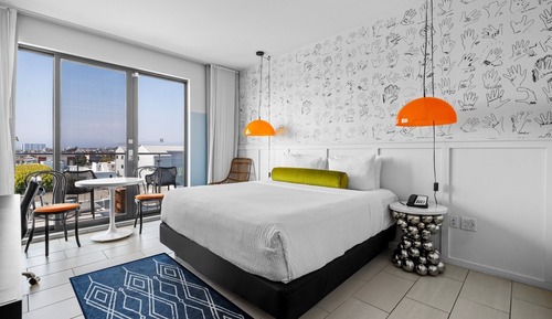 1 King Bed (Epic View, Top Floor)