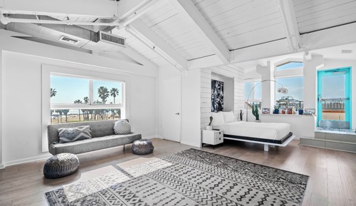 Suite (Dogtown Penthouse)