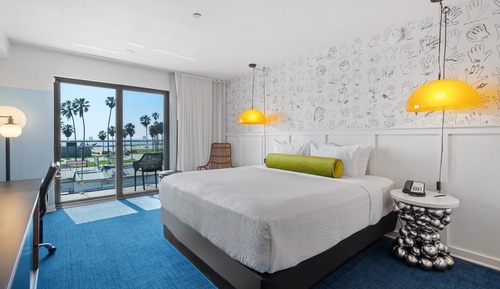 1 King Bed, Ocean View