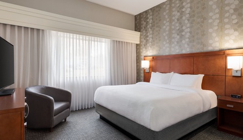 Suite, 1 Bedroom, Courtyard View