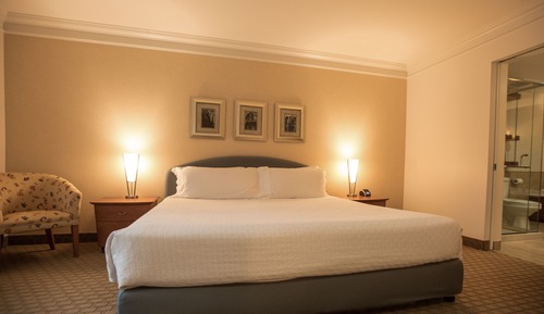 Distinctive Suite, 1 King bed