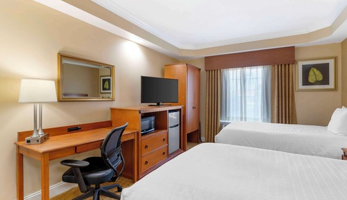 Standard Room, 2 Double Beds, Accessible, Non Smoking (Walk-in Shower)