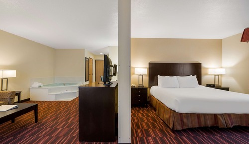 Suite, 1 King Bed, Jetted Tub