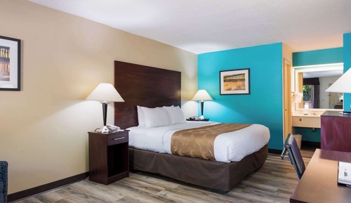 Standard Room, 1 King Bed, Smoking