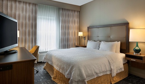 Suite, 1 King Bed, Accessible, Non Smoking (Mobility & Hearing, Roll-in Shower)