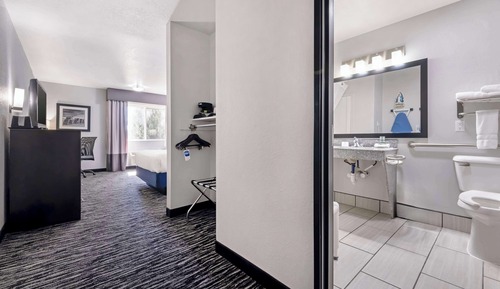 Standard Room, 1 Queen Bed, Accessible, Non Smoking