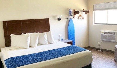 Room, 1 King Bed, Non Smoking, Hot Tub