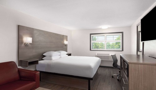 Suite, 1 King Bed with Sofa bed, Non Smoking