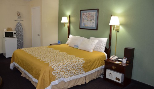 Standard Room, 1 King Bed, Smoking