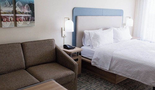 Studio, 1 King Bed, Accessible, Bathtub