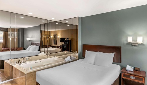Room, 2 Queen Beds, Non Smoking, Jetted Tub