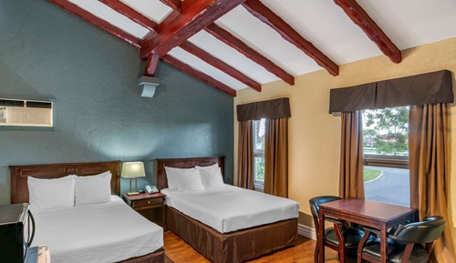 Standard Room, 2 Double Beds, Non Smoking