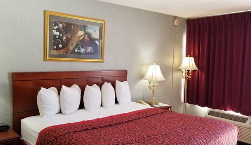 Standard Room, 1 King Bed