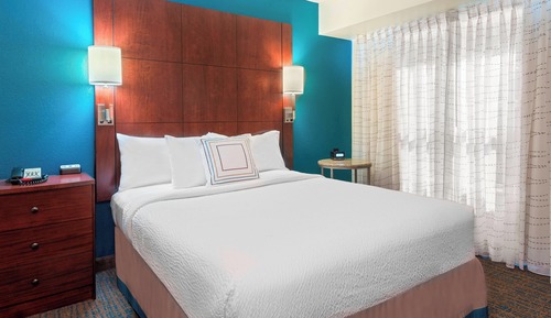 Suite, 2 Bedrooms, Non Smoking, Fireplace (Hearing Accessible)