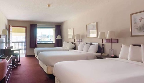 Deluxe Room, Multiple Beds, Non Smoking