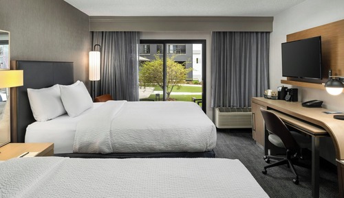 Room, 2 Queen Beds, Non Smoking (Mobility/Hearing Access, Roll-in Shwr)