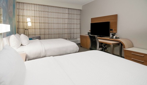 Room, 2 Queen Beds (Mobility/Hearing Accessible, Tub)