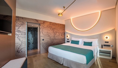 Family Suite (Deluxe 2 Adults + 2 Children)