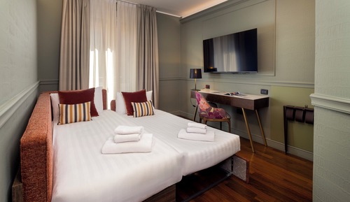 Suite, 1 King Bed with Sofa bed