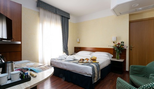 Deluxe Room, 1 King Bed