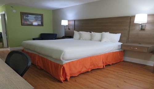 Suite, 1 King Bed, Accessible, Jetted Tub (with Sofabed)