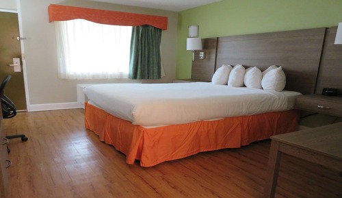 Suite, 1 King Bed, Accessible, Kitchen (with Sofabed)