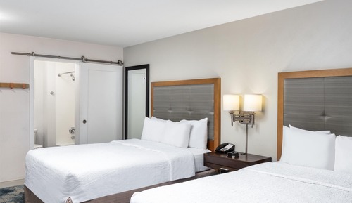 Standard room with two double beds