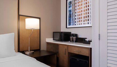 Basic Room, 1 King Bed