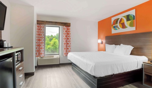 Standard Room, 1 King Bed with Sofa bed, Smoking, Refrigerator & Microwave (with Sofabed)