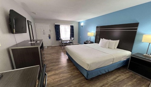 Standard Room, 1 King Bed, Smoking