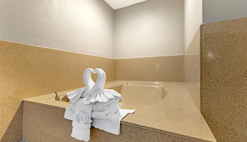 Standard Room, 1 King Bed, Non Smoking, Jetted Tub