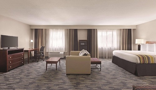 Studio Suite, 1 King Bed with Sofa bed, Non Smoking
