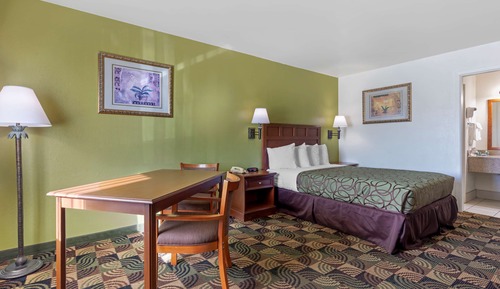 Standard Room, 1 Queen Bed, Smoking, Refrigerator & Microwave