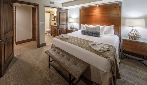 Signature Room, 1 King Bed, Non Smoking