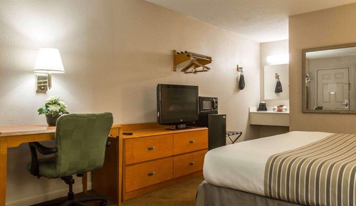 Standard Room, 1 King Bed, Smoking