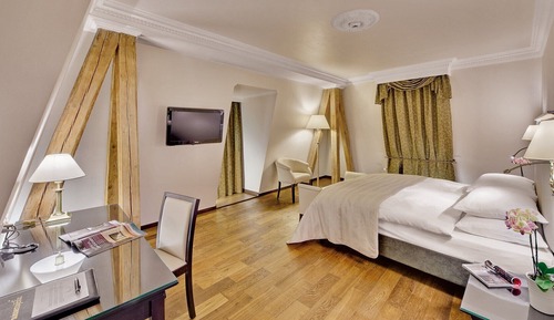 Superior Room, 1 Queen Bed, Non Smoking, City View
