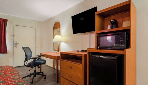 Standard Room, 1 King Bed, Smoking