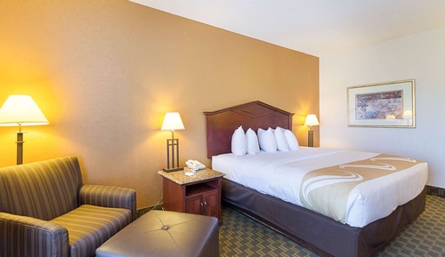 Standard Room, 1 King Bed, Non Smoking, Ground Floor