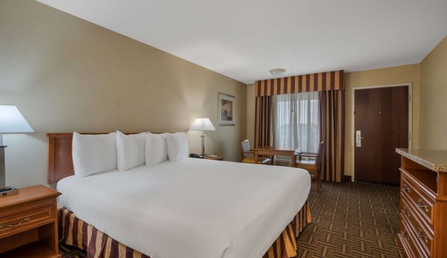Standard Room, 1 King Bed, Accessible, Non Smoking