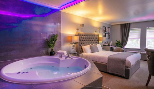 Suite, 1 King Bed, Non Smoking, Jetted Tub