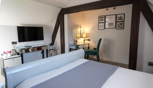 Suite, 1 Double Bed, Non Smoking (Separate Lounge)