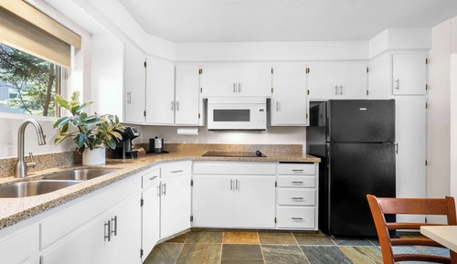 Suite, Multiple Beds, Kitchen, River View