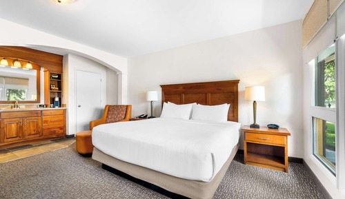 Standard Room, 1 Queen Bed, Non Smoking, Microwave
