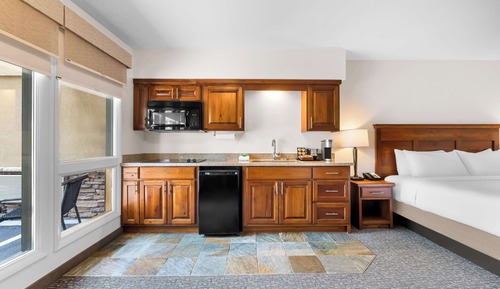 Standard Room, 1 King Bed, Kitchenette, River View