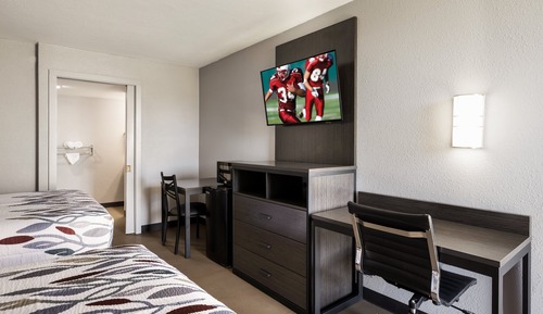 Deluxe Room, 2 Queen Beds, Accessible, Smoking