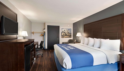 Comfort Room, 1 King Bed, Accessible, Non Smoking