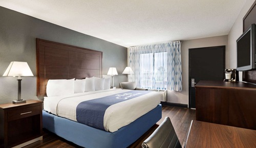 Room, 1 King Bed, Accessible, Smoking