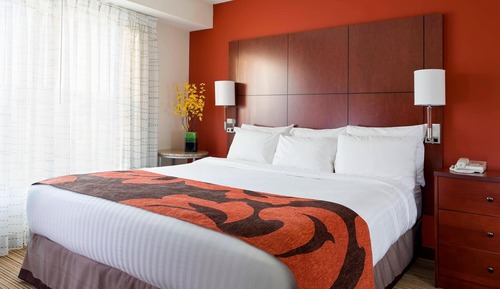 Studio Suite, 1 King Bed with Sofa bed, Non Smoking