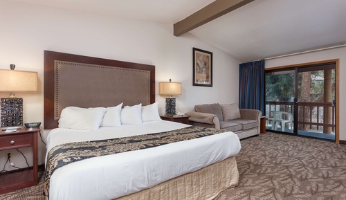 Deluxe Room, 1 King Bed, River View