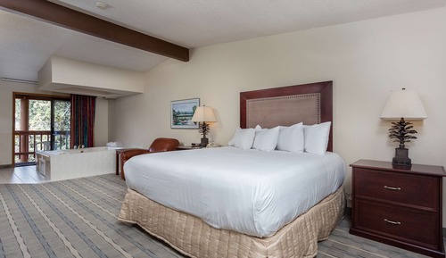 Deluxe Room, 1 King Bed, Jetted Tub, River View